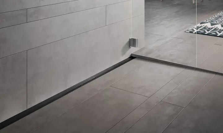 TECEdrainprofile je nyní k dispozici také v barvě černého chromu v kartáčovaném provedení. Tento nový trend ve světě koupelnových doplňků mohou naši zákazníci využít nyní při tvorbě a plánování moderního designu celé koupelny.